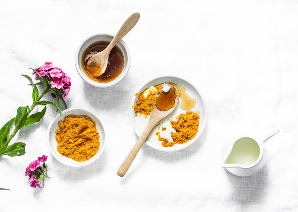 chăm sóc da bằng mật ong và nghệ