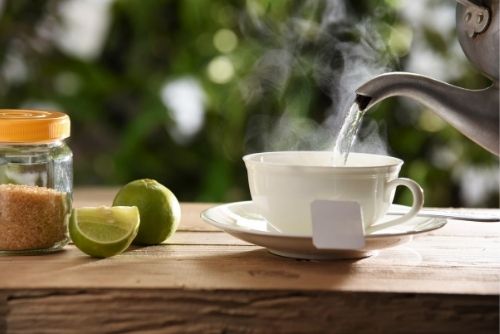 Uống nước ngay sau khi thức dậy